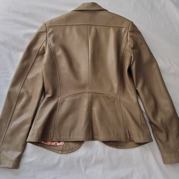 Danier Genuine Leather Jacket - Picture 4 of 8